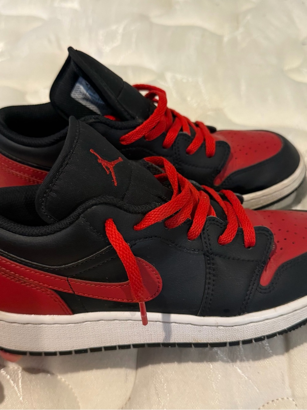Jordan Kids' Low-Top Sneakers in Black and Red